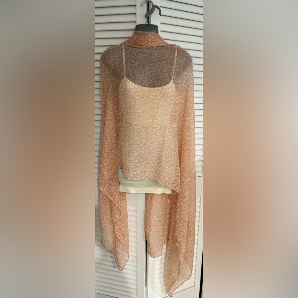 Bershka scarf peach and cream vintage  36 x 84”